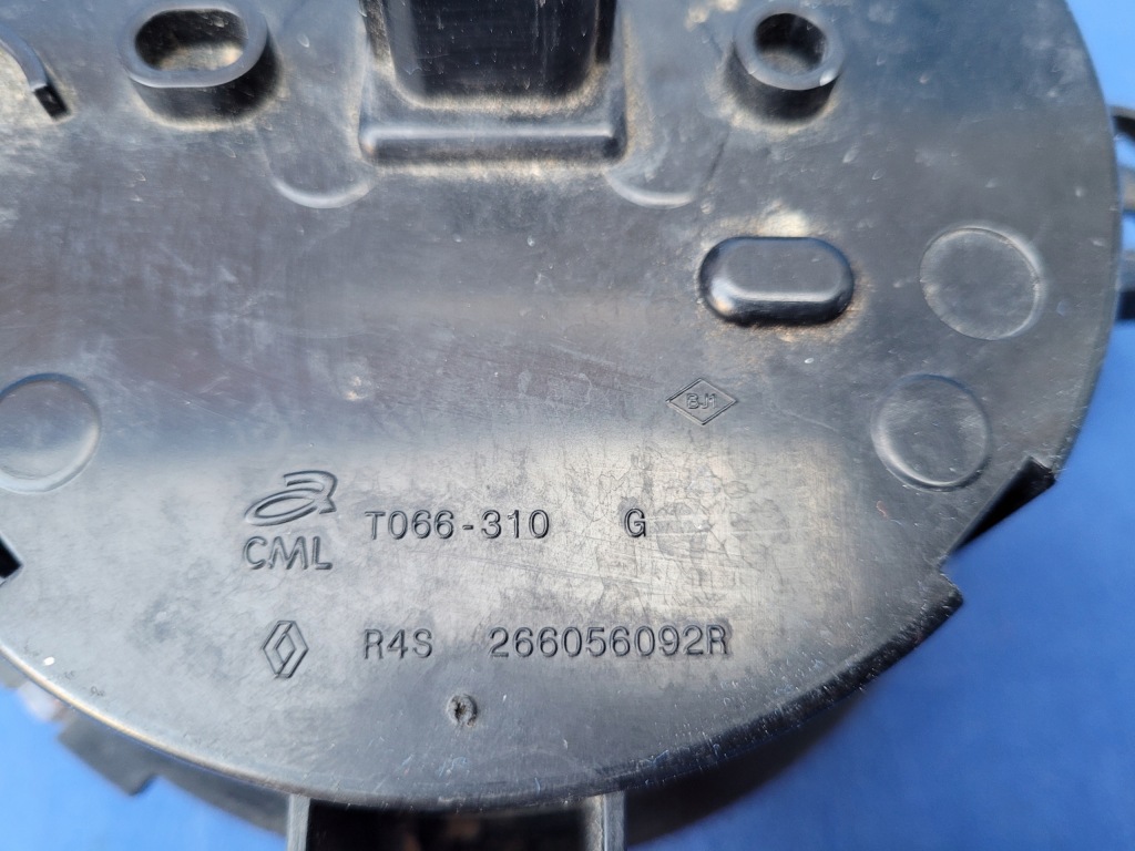 Купити Renault twingo 3 2014- 14-19 світло денні drl ліва протитуманна фара 266056092r