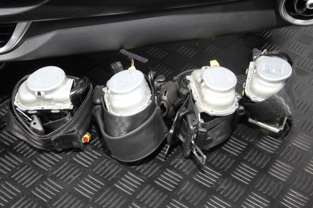 фото №8, Панель приладів консоль подушка безпеки подушки безпеки stelvio