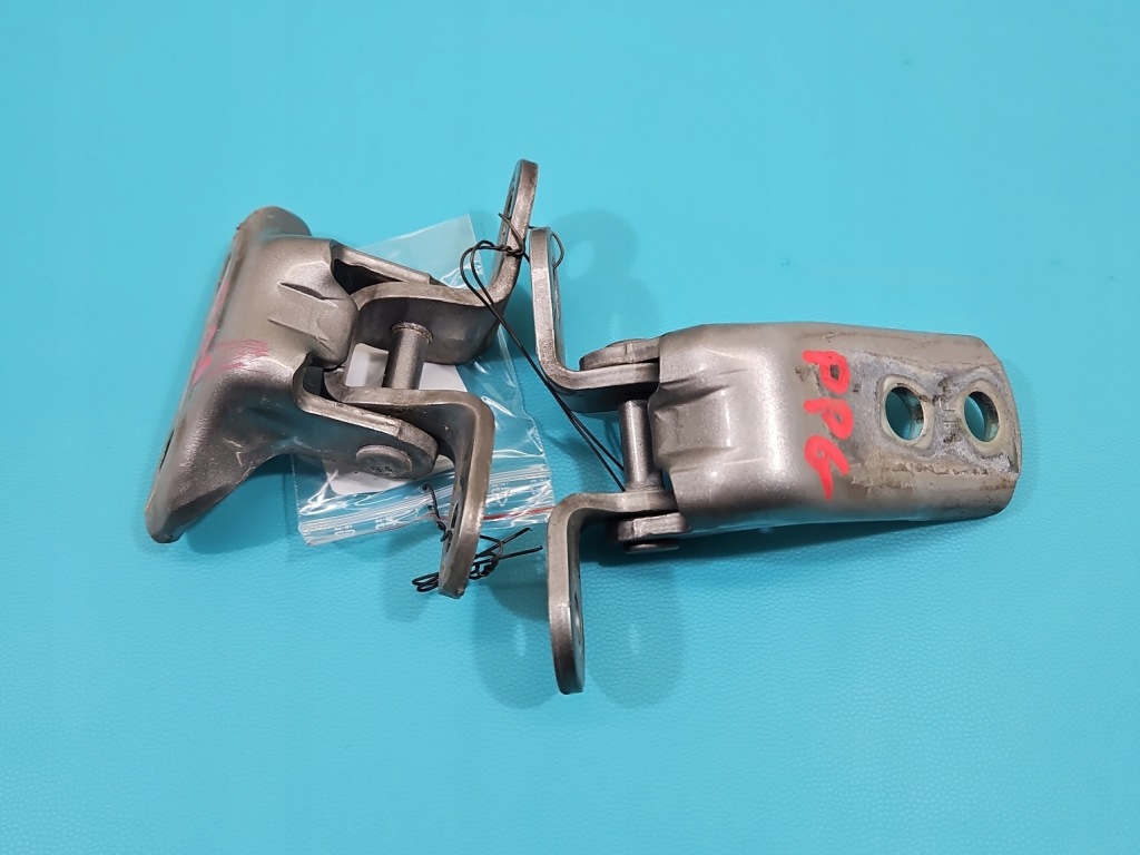 Петля дверь перед правый комплект  lexus is iii 14-25 Цена