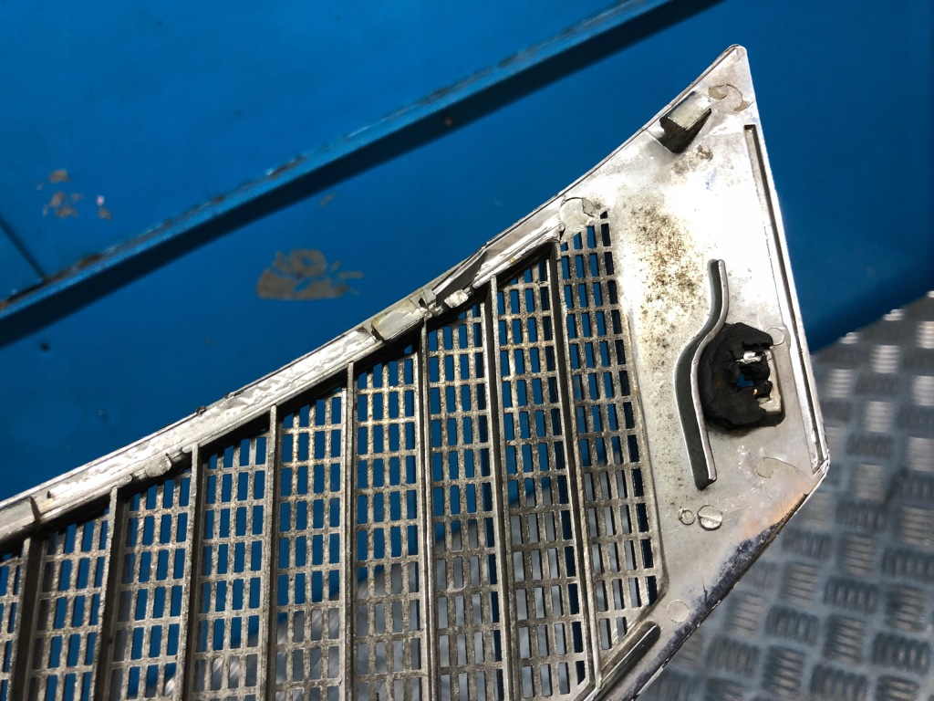 Купити Mercedes w123 c123 купе решітка жабо хром 1238360665