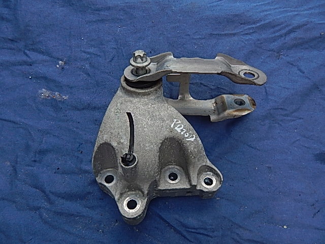 фото №1, Кронштейн двигуна infiniti qx30,q30 2.2d