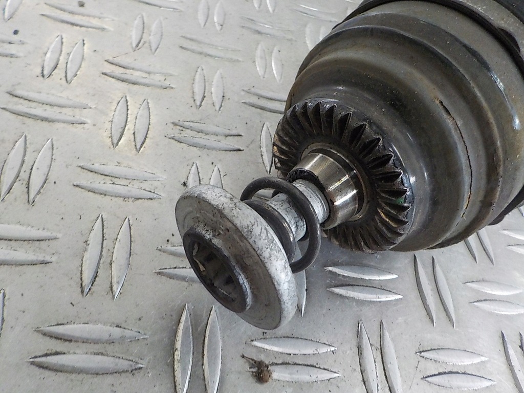 фото №7, Bmw 2 f46 приводной вал правая 8657704-01