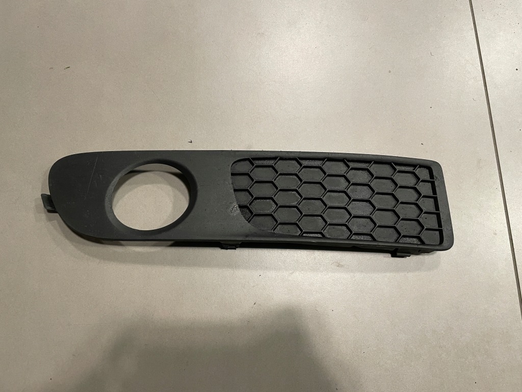 фото №1, Volvo s80 заглушка бампера права 30655930