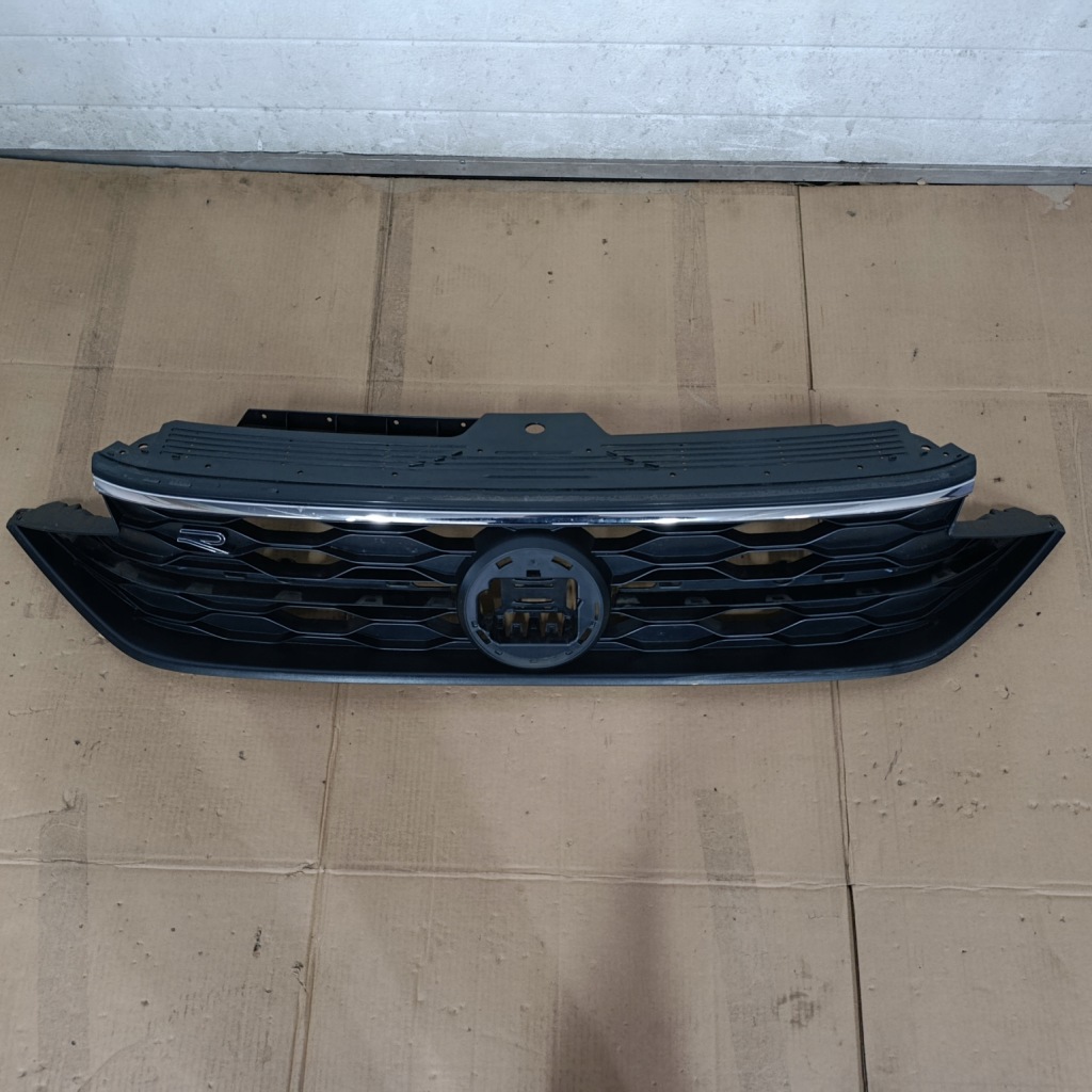 Купити Решітка радіатора решітка  vw taigo r-line 2g7853651