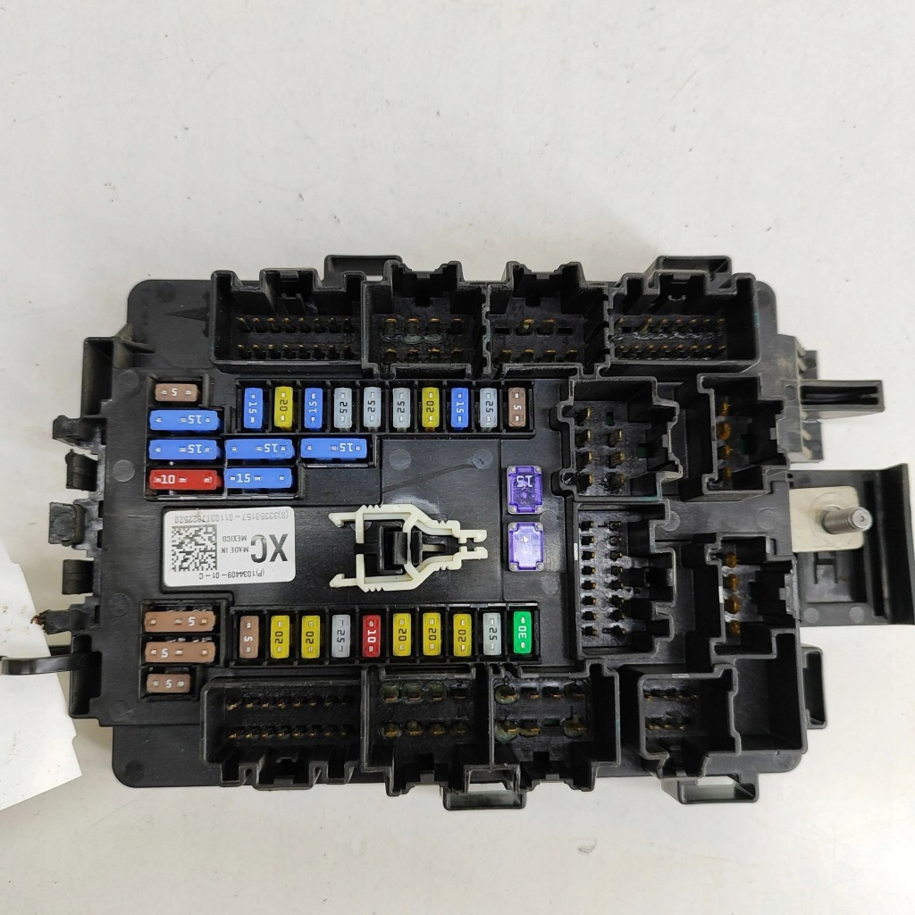 Tesla model x 2017 рамка / модуль запобіжників Недорого