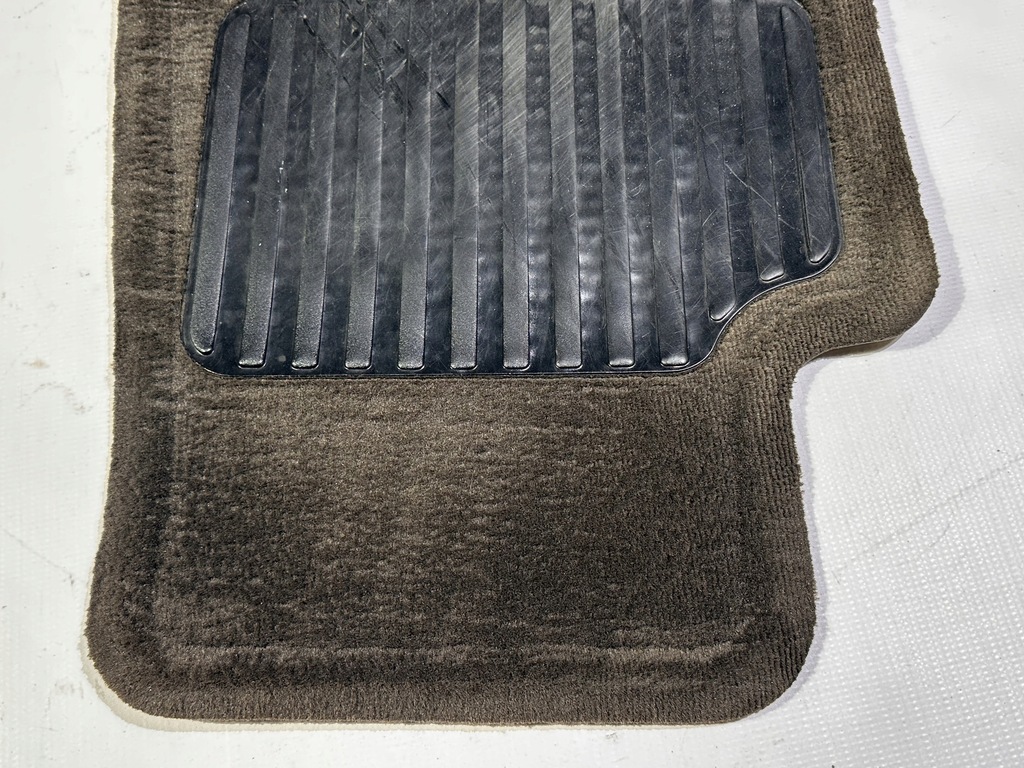 фото №11, Килимки перед передні велюрові chevrolet camaro 2009 - 2015