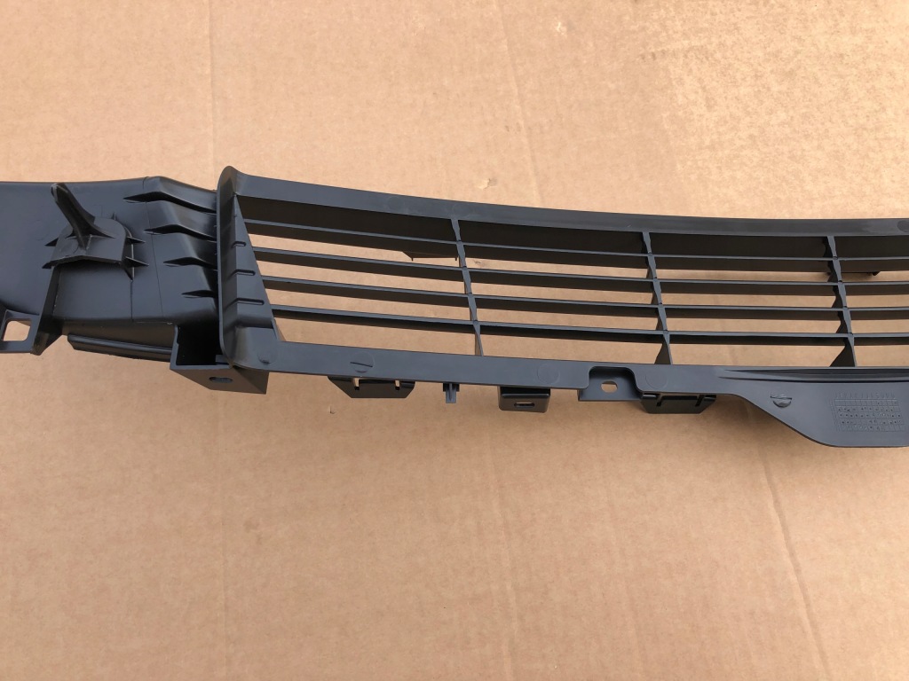 Купити Решітка dół бампера передній 1085927-01-d 1085927-00-d tesla model 3 lift