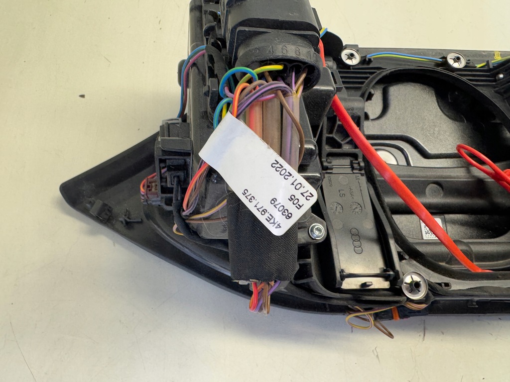 фото №10, Audi e-tron крышка разъём зарядки 4ke971375