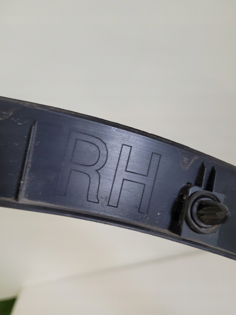 фото №12, Tesla y молдинг крыла правый перед правая накладка na крыло 1658696-00-a