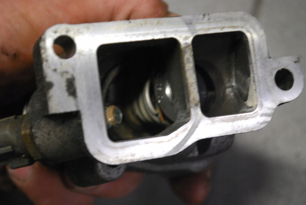 фото №4, Корпус термостата volvo 2.4d 8636954