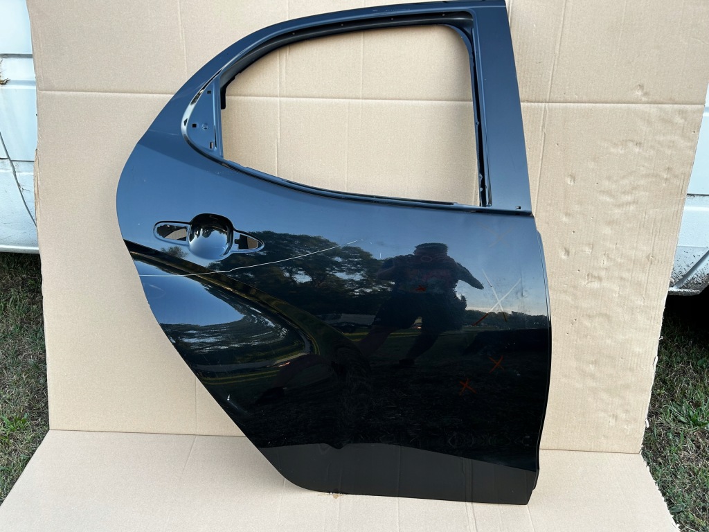 Купить Toyota yaris iv дверь правое  задний задняя