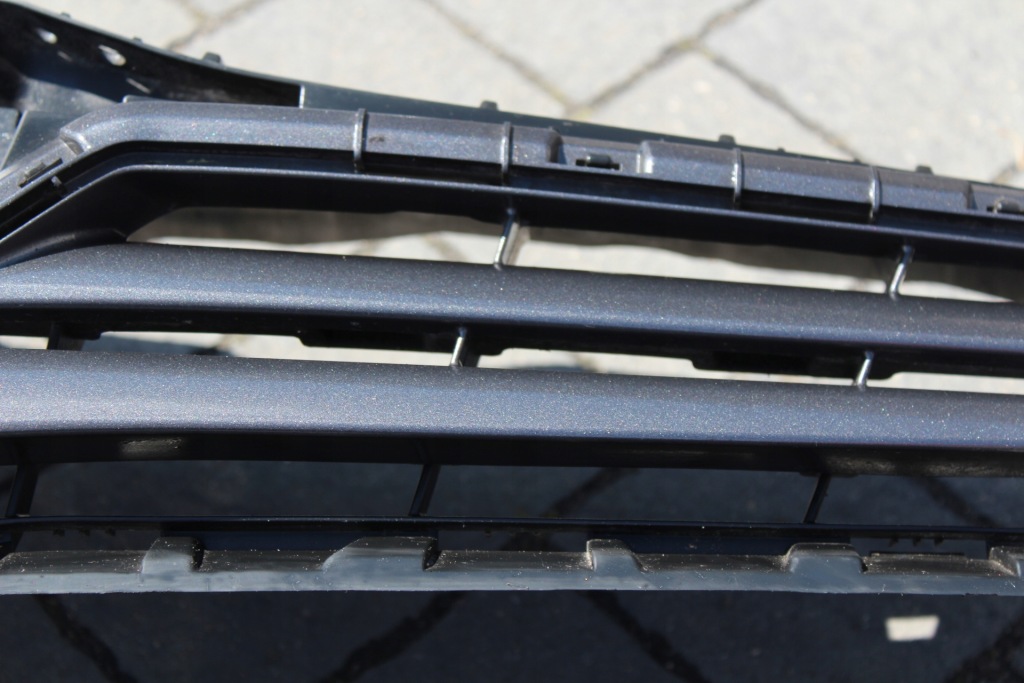 Решётка радиатора бампера решётка радиатора toyota auris i e15 lift цвет 1g3 53100-02360 Цена