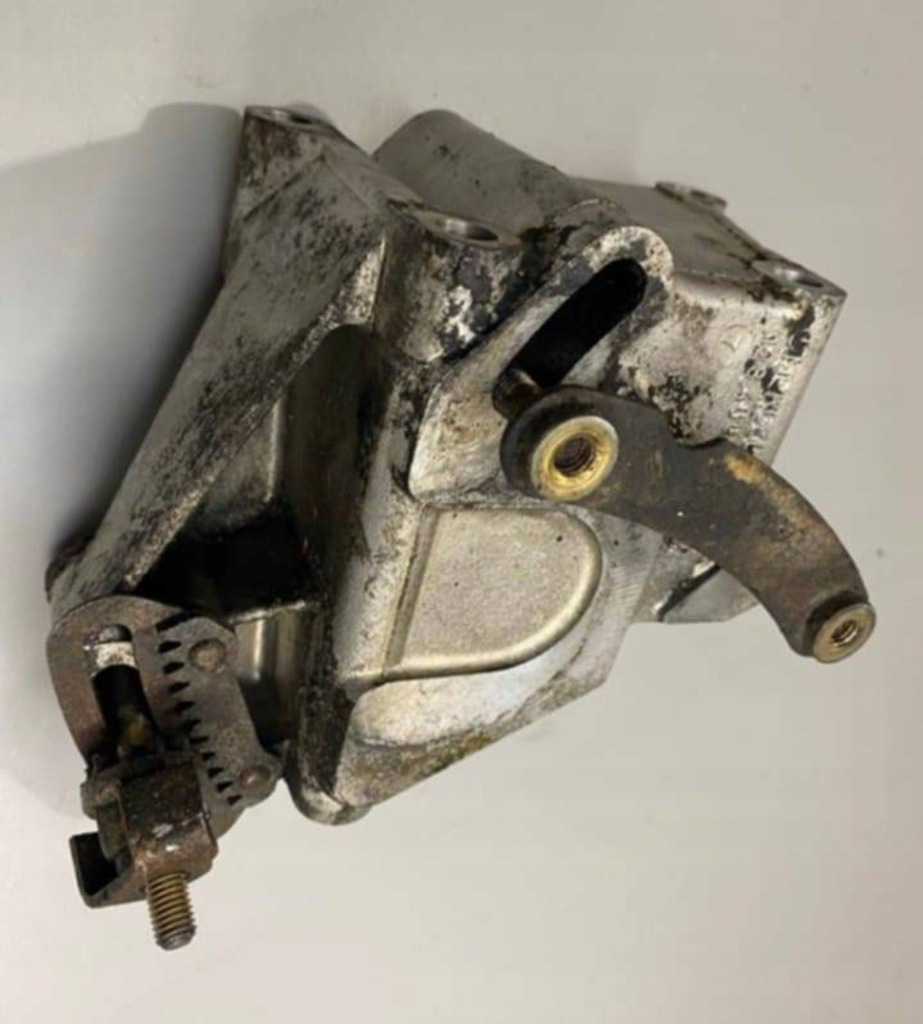 Mercedes-benz w123 1983 кронштейн насоса усилителя Недорого