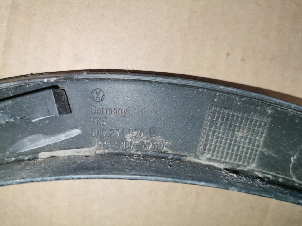 фото №10, Молдинг подкрылок правый задняя vw tiguan 5n0.854.820