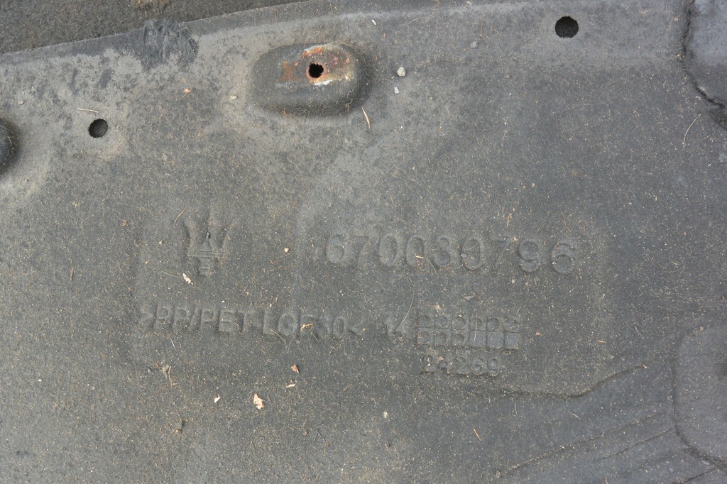 фото №11, Захист підвіска бризковик права maserati ghibli iii