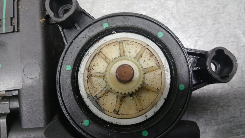 Моторчик правый перед skoda fabia 1 04-07r универсал 6q1959802a с Разборки