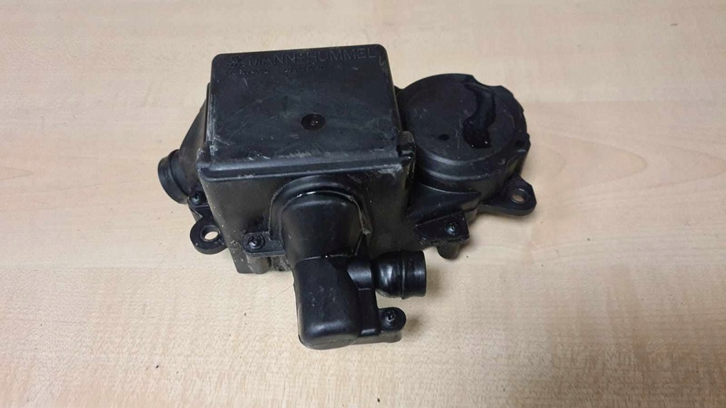 фото №7, Вентиляція картера оливи vw phaeton a8 d3 w12 bentley 6,0 07c103464d