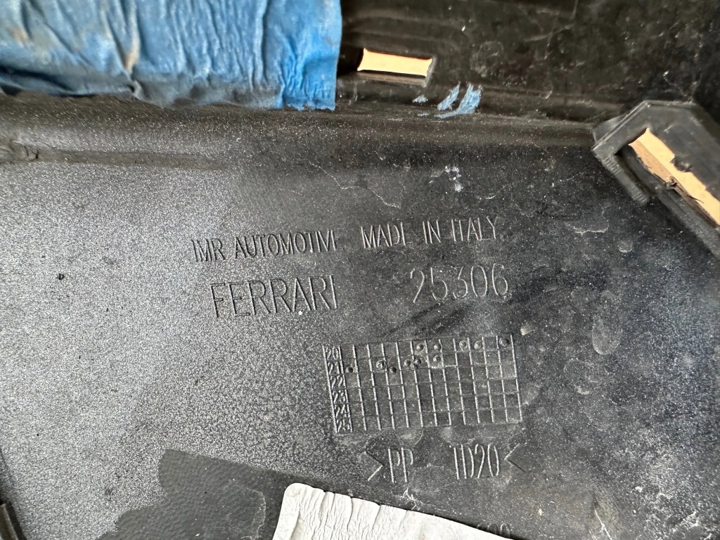 Бампер ferrari roma оригінал перед гарний стан ні клеєний Ціна