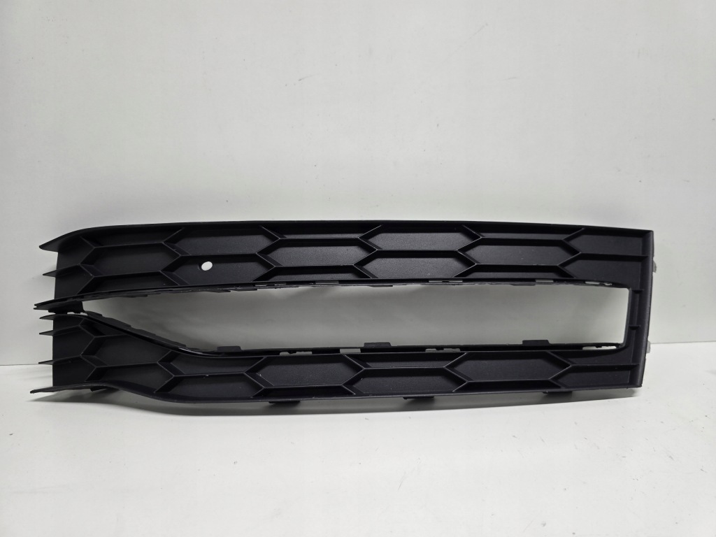 фото №1, Skoda superb 3 lift решётка бампера правая перед 3v0853666b