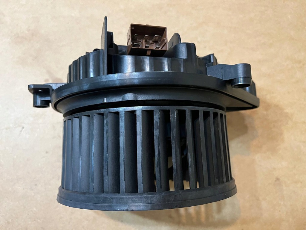 фото №4, Audi a4 b6 вентилятор воздуходувка обдув 8e1820021b