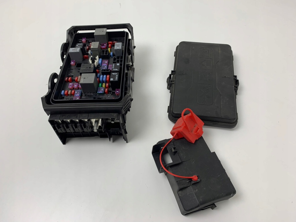 фото №1, Insignia b коробка предохранителей 39116627