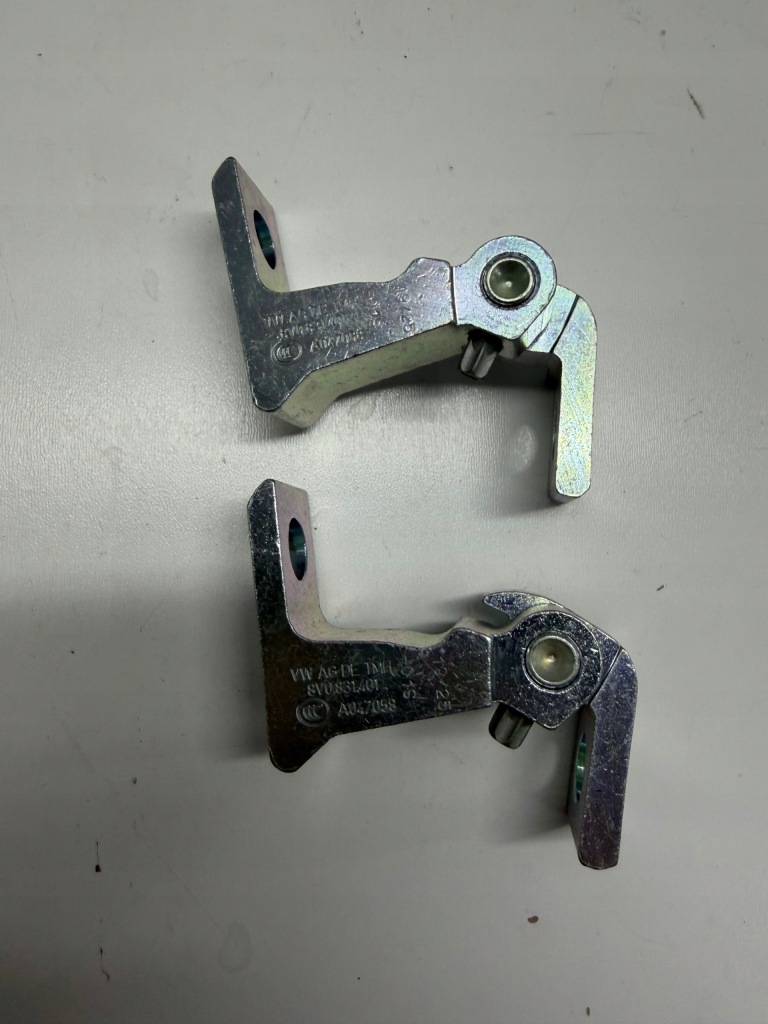 Петля двері лівий перед задній audi a3 8v 8v0831401 новий Недорого