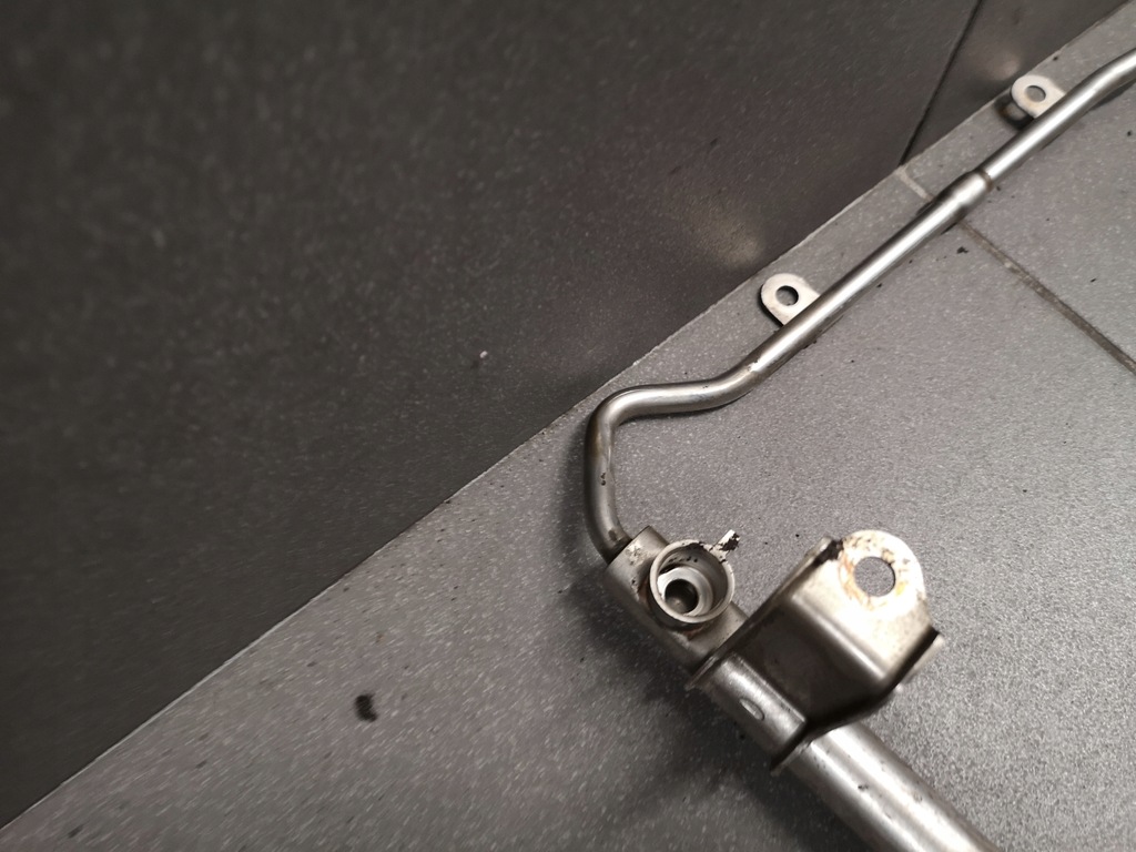 фото №7, Молдинг упорскування audi a6 c6 2.4 bdw 06e133681f