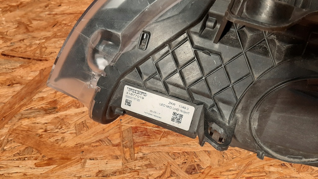 фото №9, Volvo v40 лампа full led правая перед передняя 31677019