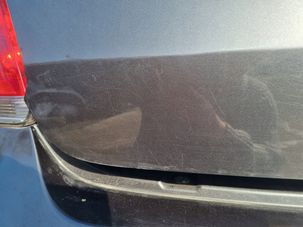 Fiat linea 07-15 2009 r. sedan 284 кришка багажника задня багажника Доставка