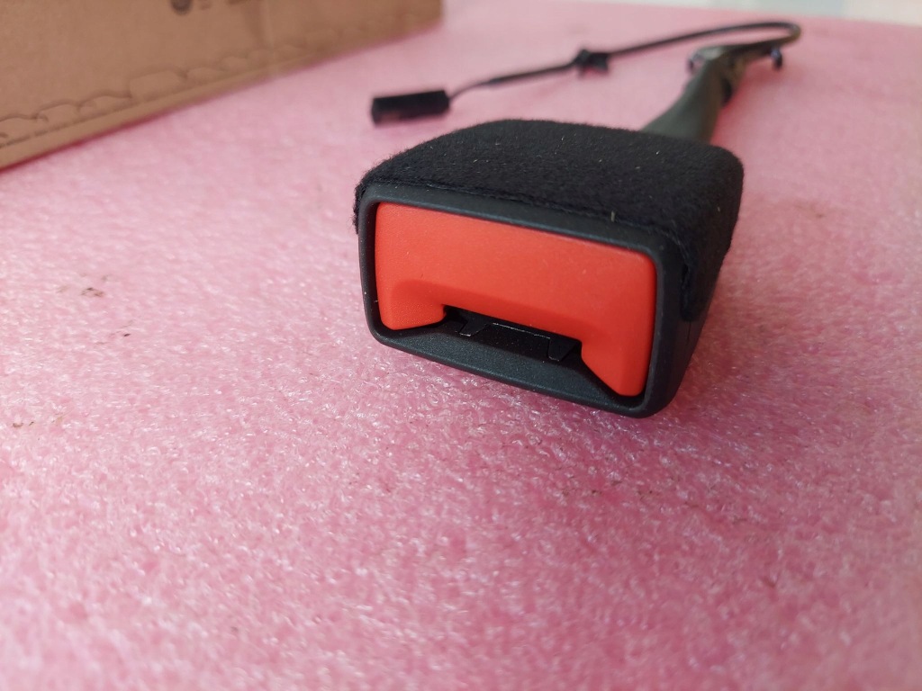 фото №4, Audi a3 8y клипса поперечина перед nowa оригинальный номер