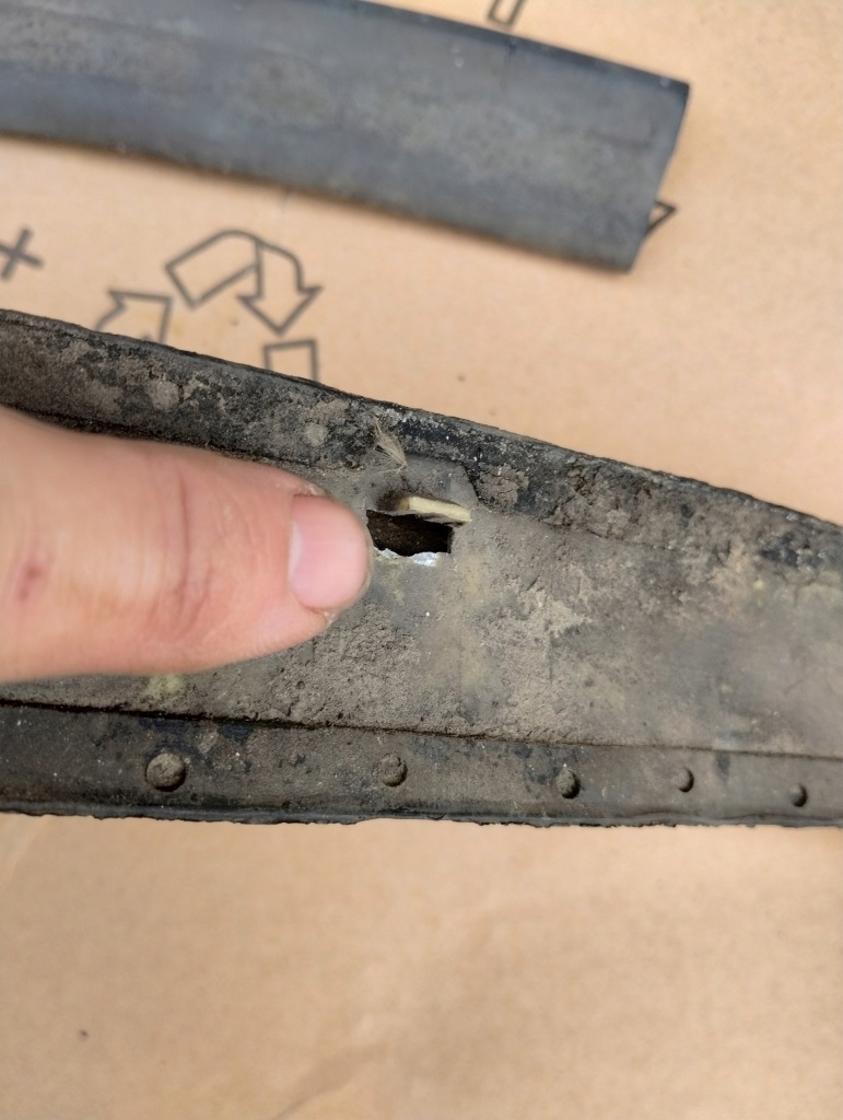 Mercedes w124 прокладка капот 85-93 комплект уплотнители Недорого