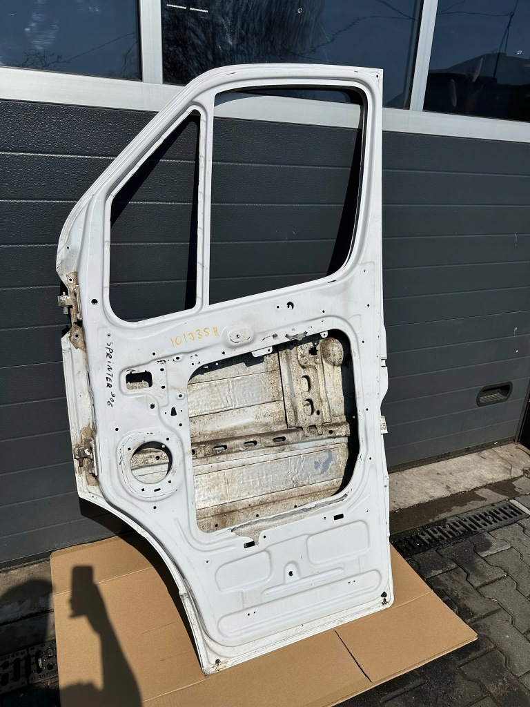Двері праве передні mercedes sprinter 906, w906 в Україні