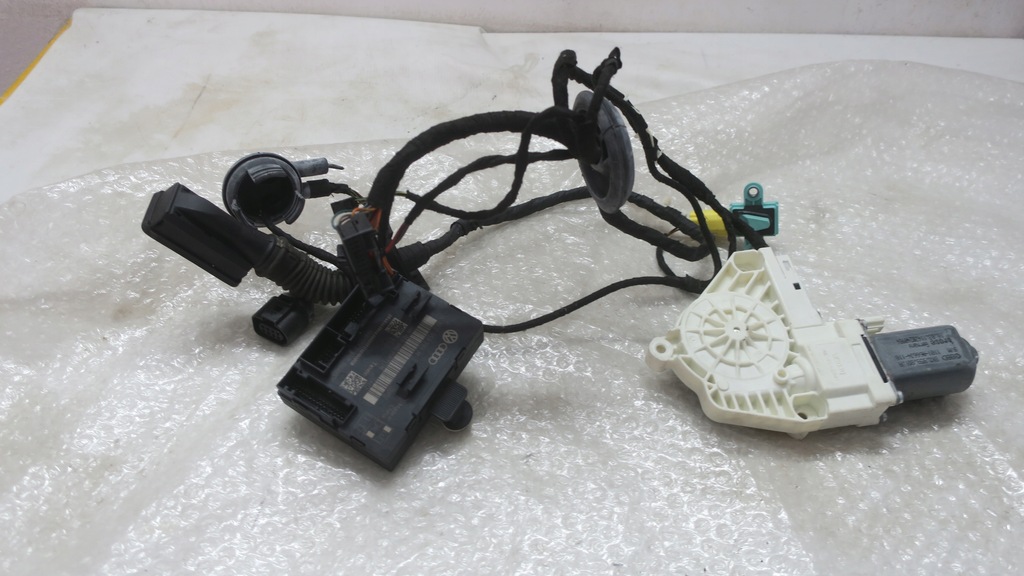 фото №1, Audi a4 b8 модуль блок керування двері перед лівий 8k0959793m