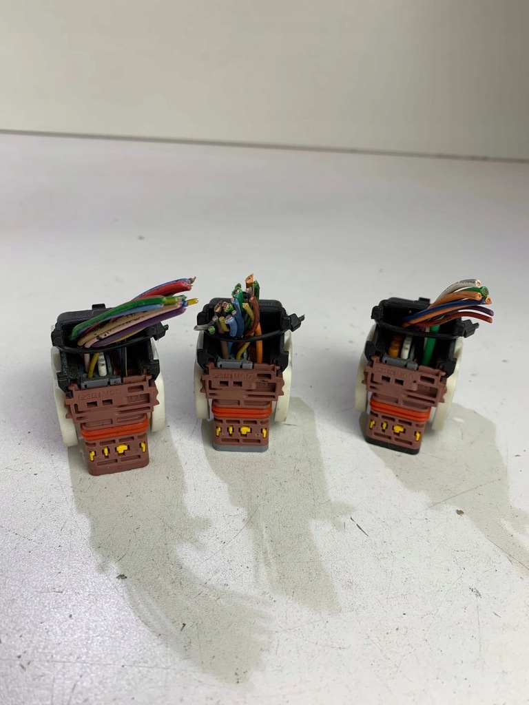 фото №7, Разъёмы штекер колодка коробка предохранителей bsm r02 citroen c5 iii x7