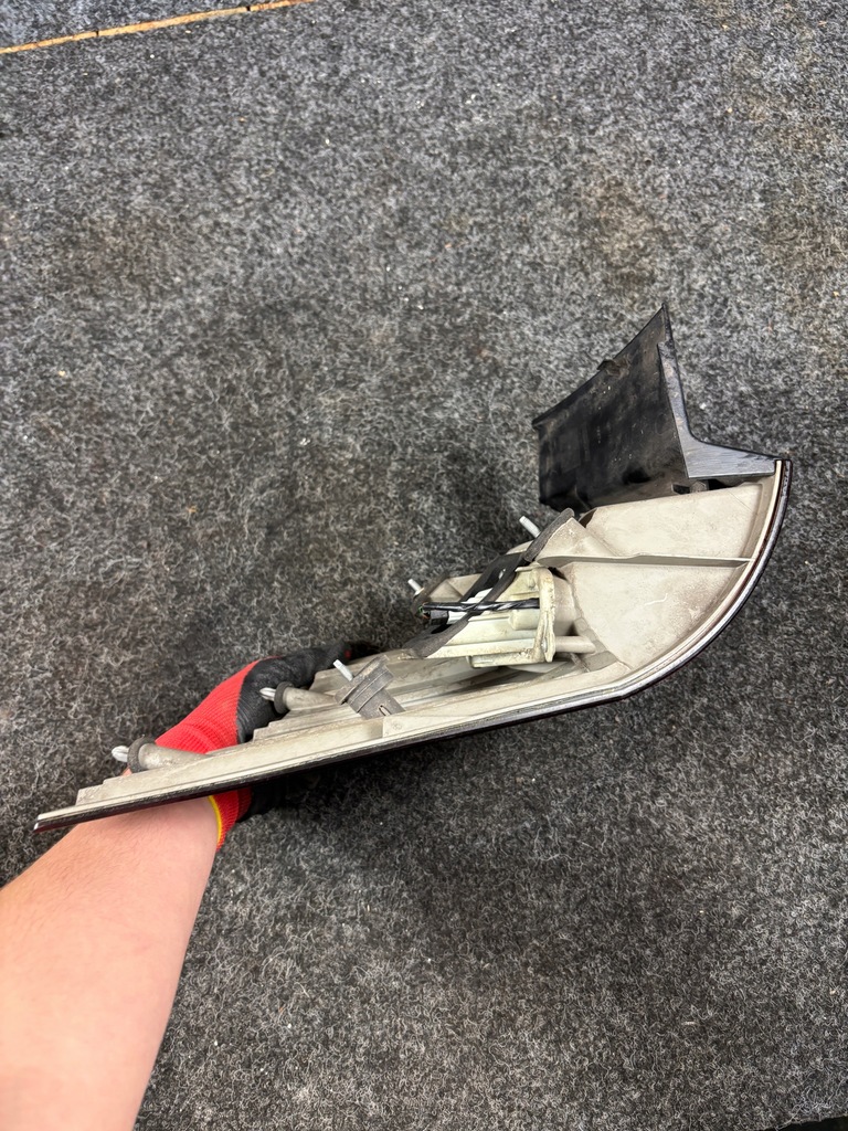 фото №9, Правая задняя лампа kia carens ii 13184023