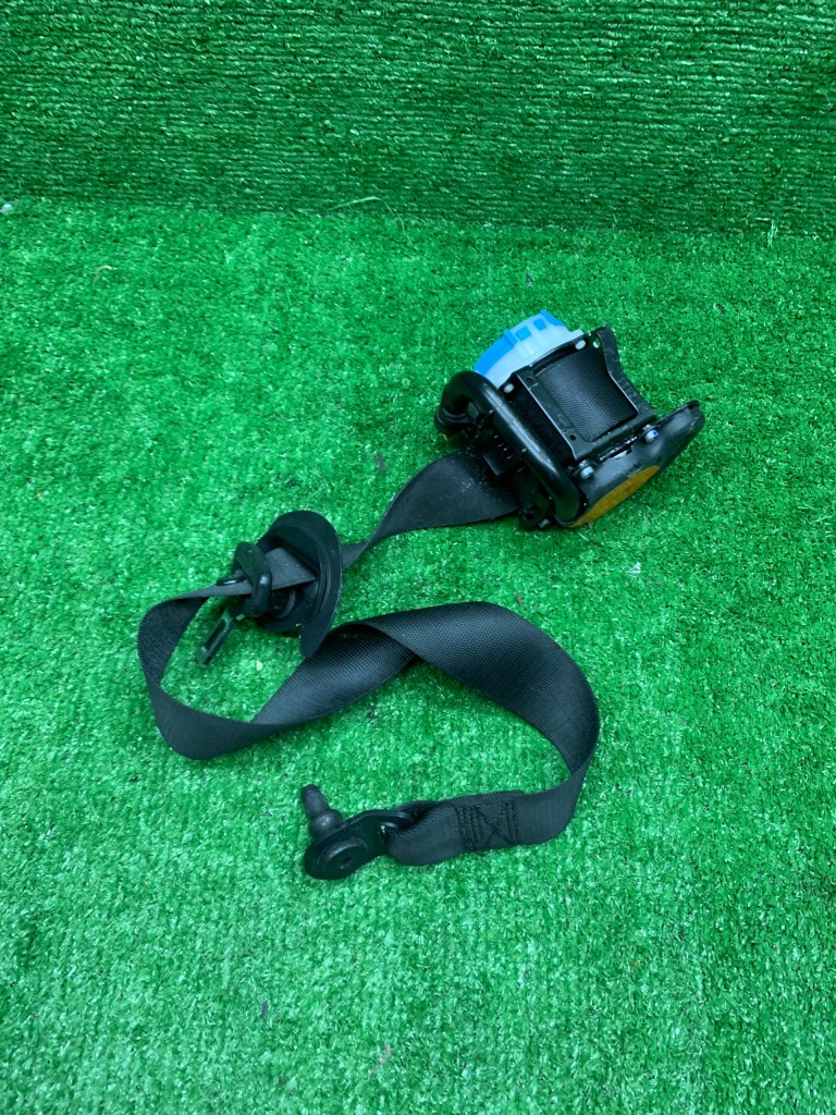 Купить Mercedes ремень безопасности правый  перед a2468600285