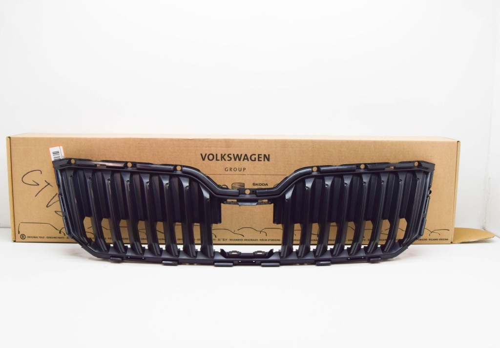 фото №1, Skoda superb mk3 радиатор решётка 3v0853653zd4