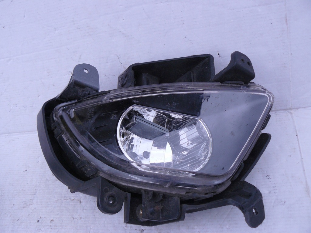 фото №8, Hyundai i30 i lift 09-12 рамка противотуманная фара правый