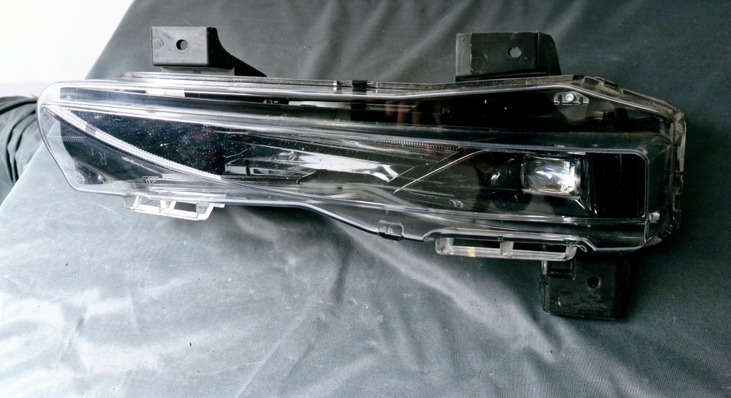 фото №1, Tesla model s lift plaid противотуманная фара led drl правый europa p1649248-00-c