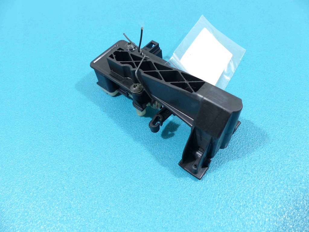 фото №1, Привод крышка заливной топлива mercedes r w251