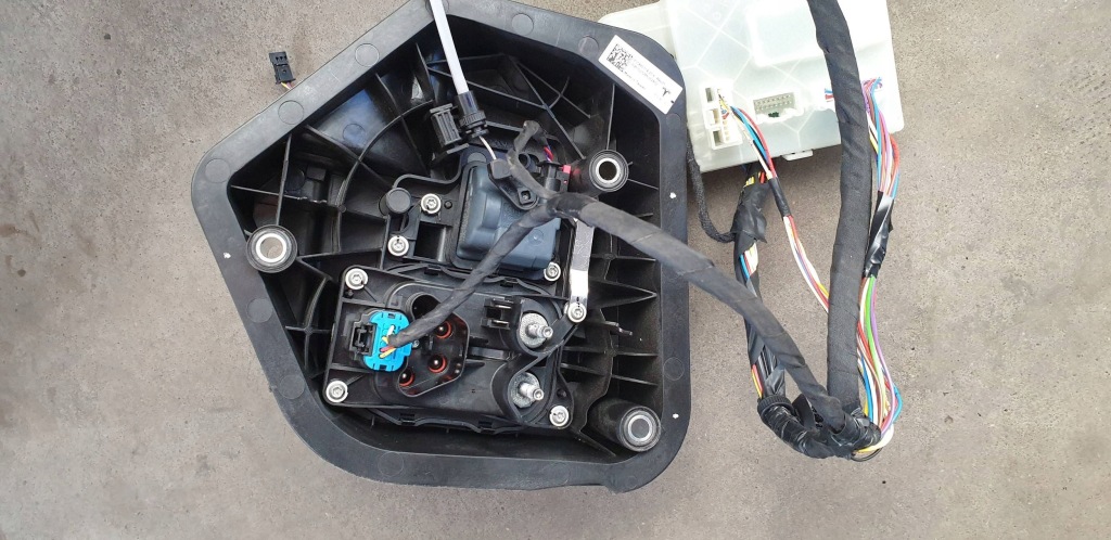 Tesla model y шланг заряджання блок керування кришка 1537264-20-b Київ