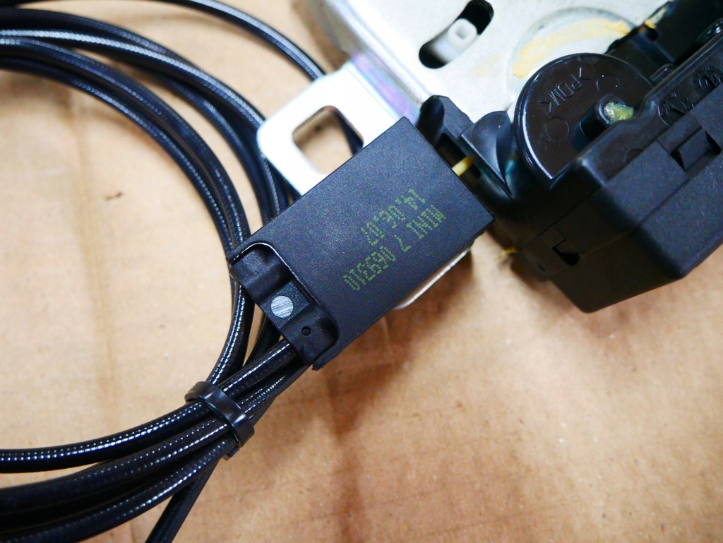 фото №3, Mini r56 r50 r53 замок трос замка задний крышки багажника 7069310