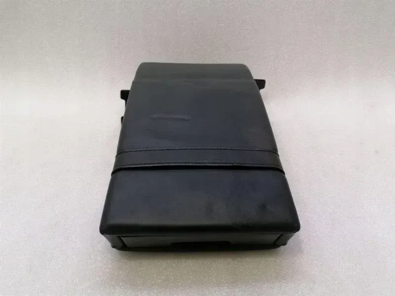 Купити Mercedes cls w219 rear armrest a2199700130 центральний amg