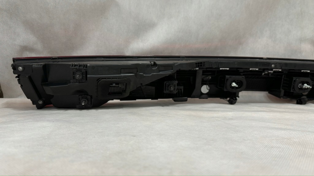 фото №6, Audi q8 лампа задняя накладка led basic usa