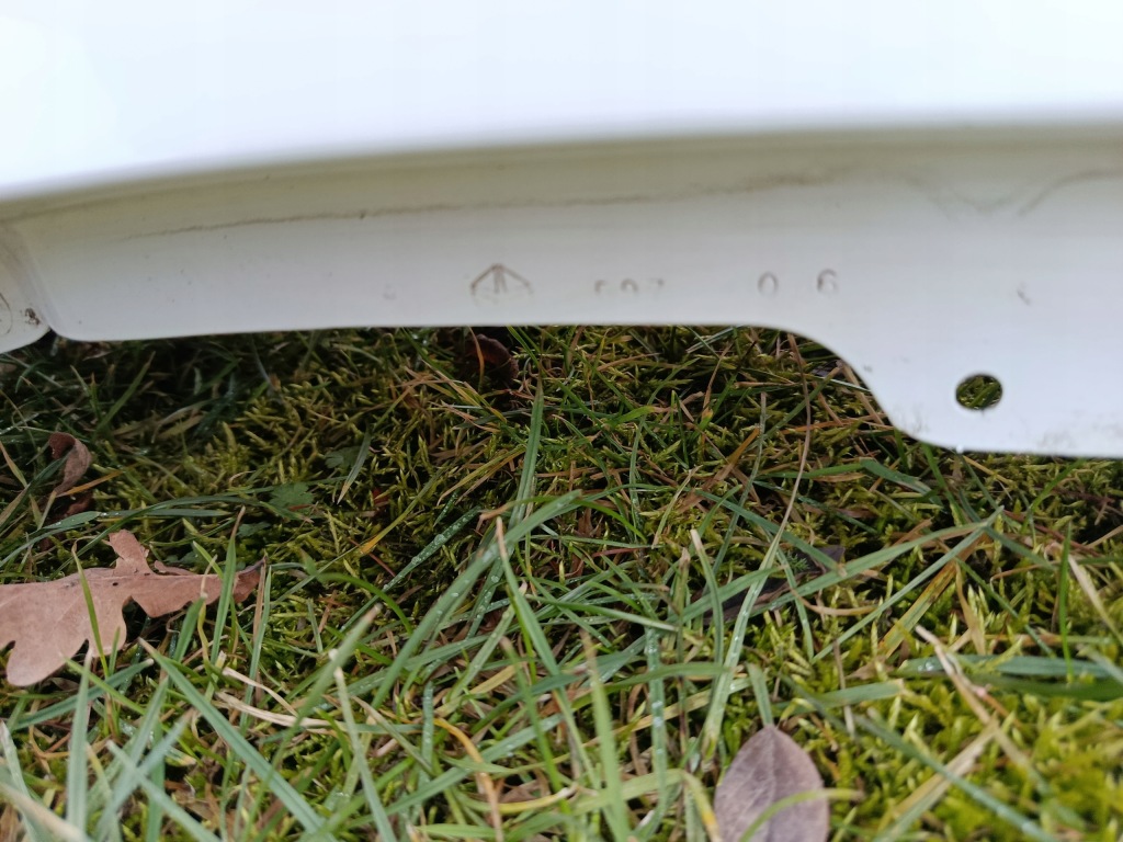 Крыло  левое  перед jeep grand cherokee wk2 summit цвет pw7 Цена