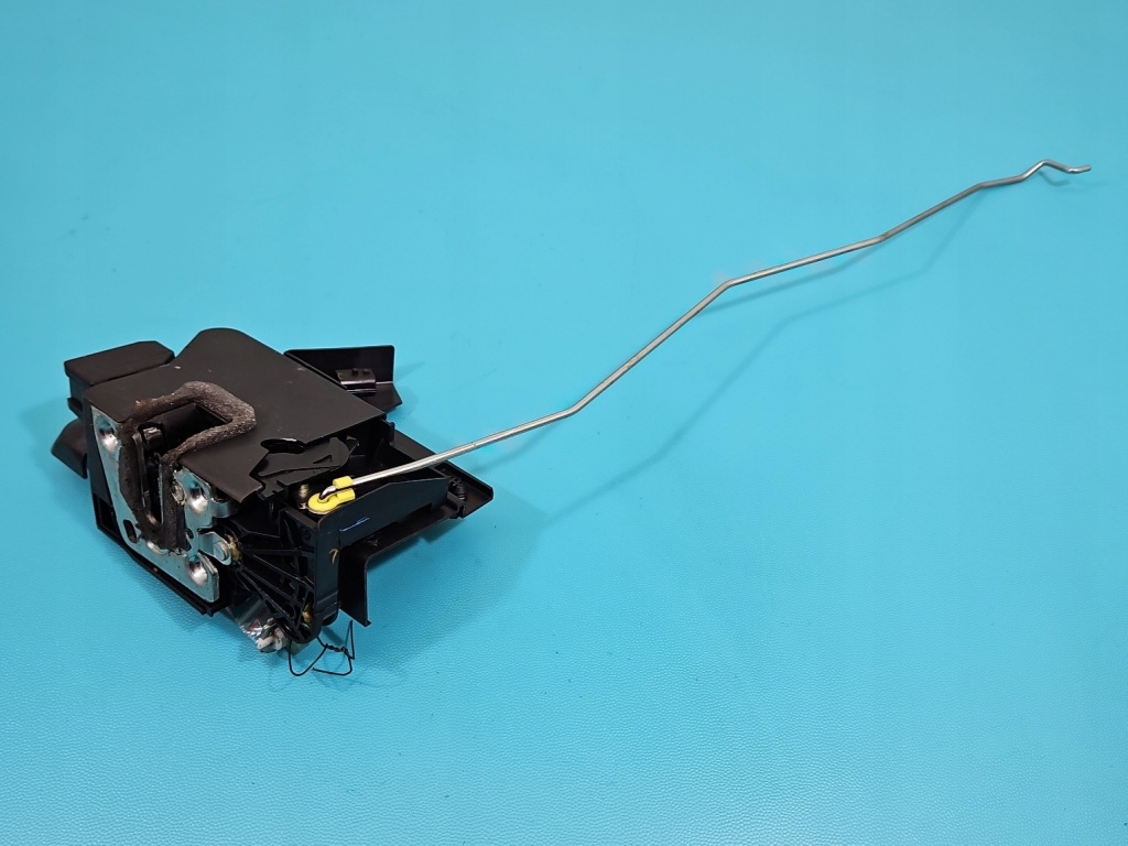 фото №1, Замок перед левый 805035308rb dacia sandero iii 20- europa 2pin