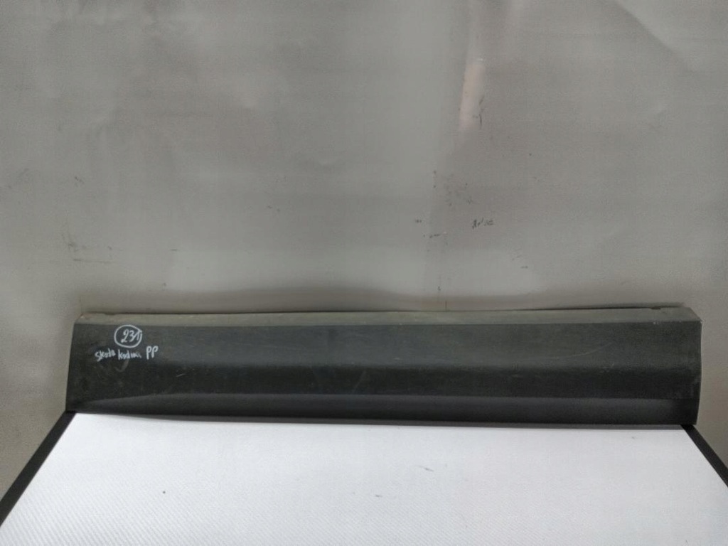 фото №1, Молдинг двері перед передня права skoda karoq 565854940