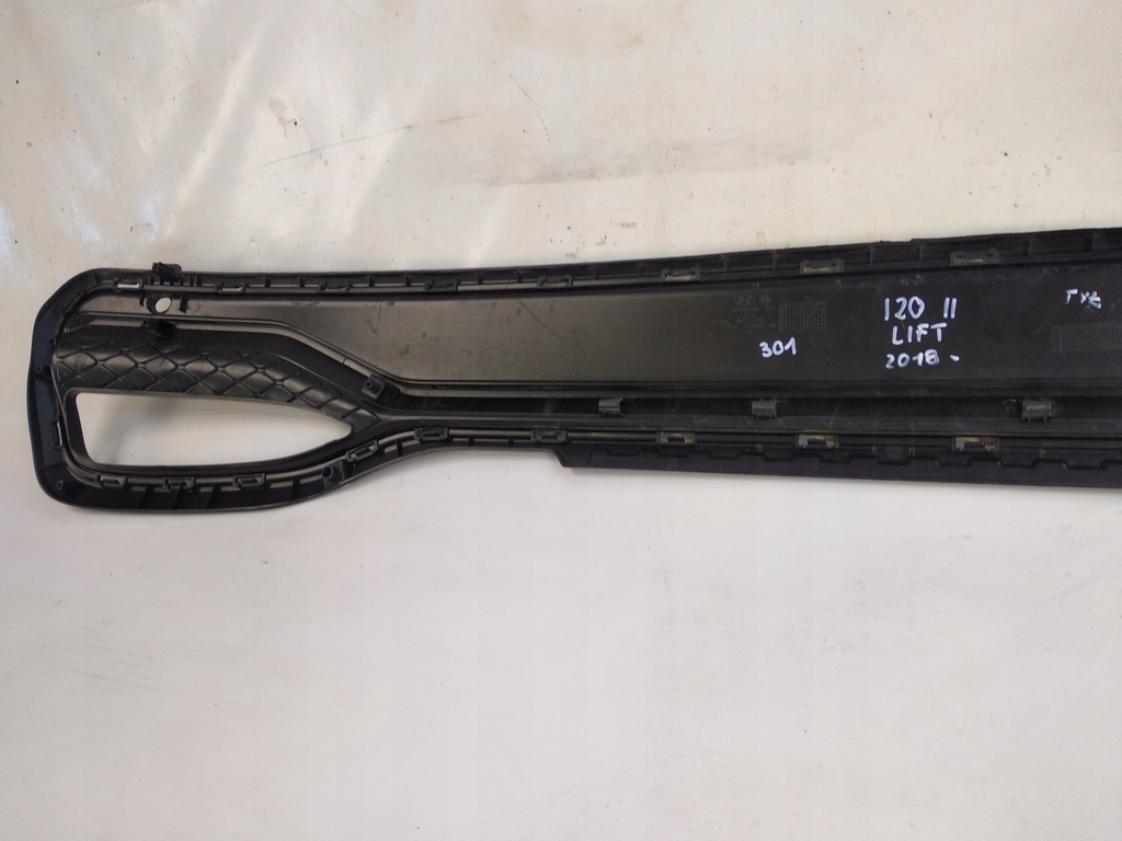 фото №6, Hyundai i20 ii lift молдинг накладка бампера задня 18-