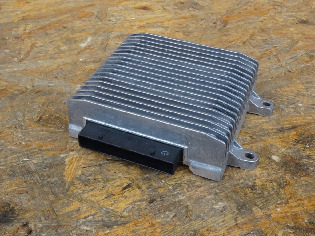 фото №1, Audi ttrs tt 8j 06-14 усилитель 8j0035223f