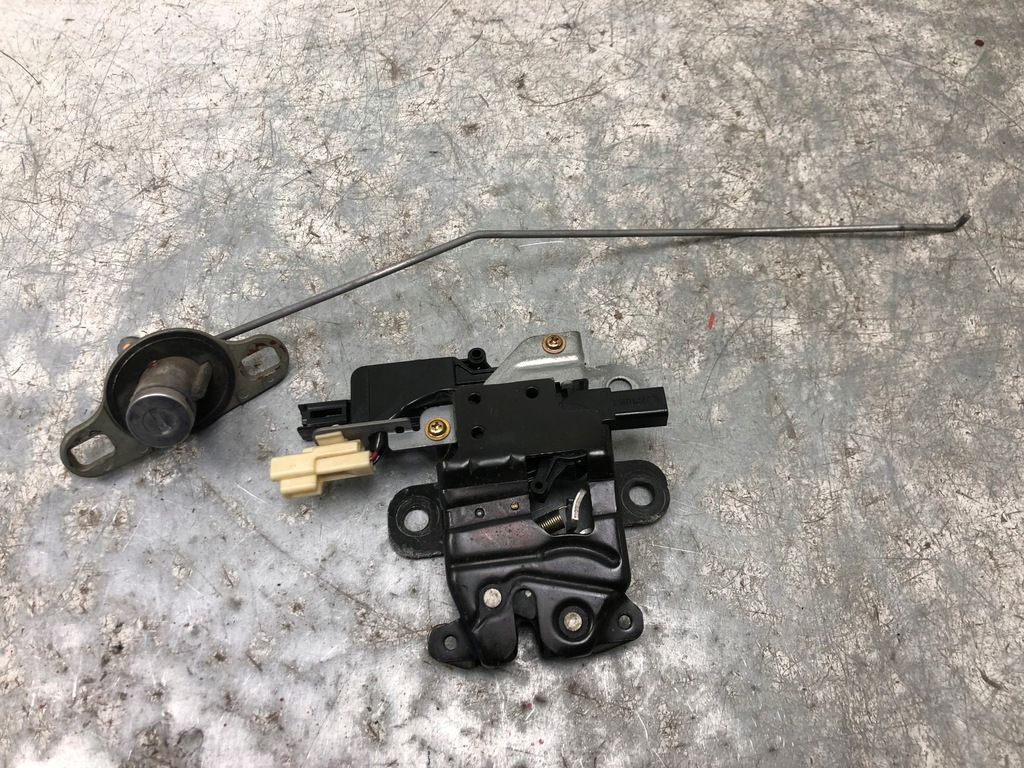 фото №2, Mazda rx-8 rx8 замок засов крышки багажника